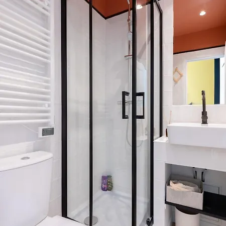 - App Art Deco Equipped For 2!