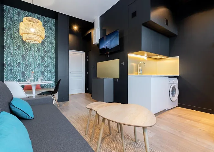 - App Art Deco Equipped For 2!